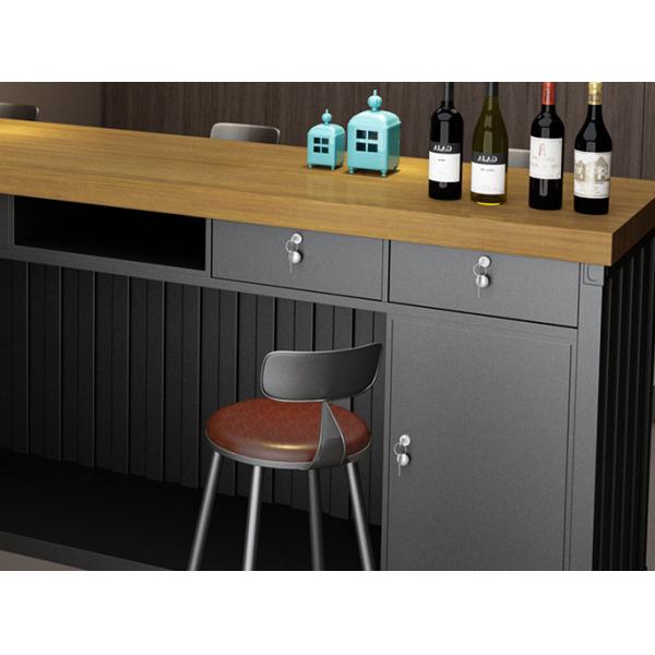 Bureau de réception des hôtels Compteurs de caisse en fer vintage fabriqués dans le style industriel américain