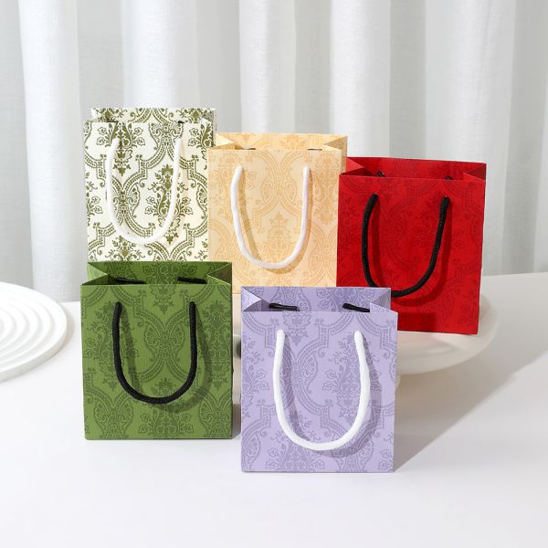 Fabricantes al por mayor de cajas de joyería, bolsas de embalaje, cosméticos, bolsas de papel, bolsas de regalo