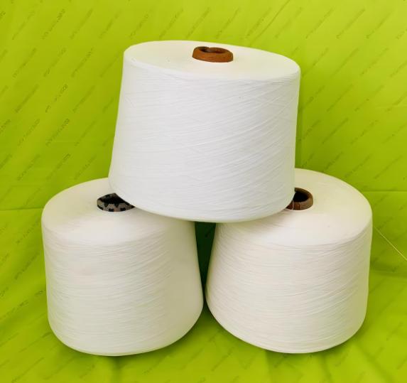 Polyester vierge personnalisable fils FDY haute résistance à la couleur faible rétrécissement pour durable