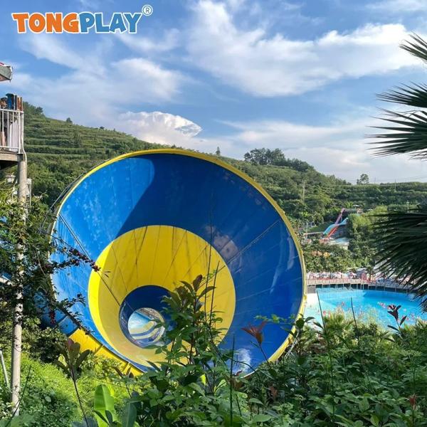 Toboganes de plástico y fibra de vidrio para parques acuáticos con equipos de salpicaduras, diseño personalizado para piscinas al aire libre y parques infantiles acuáticos.