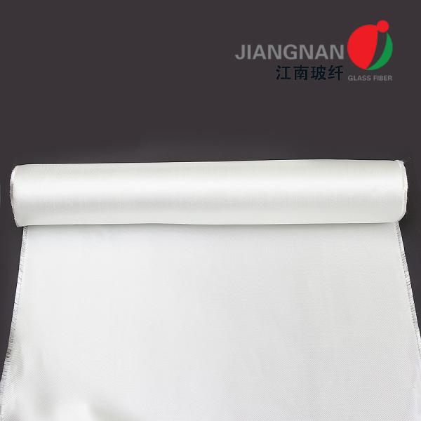 Le satin résistant à la chaleur tissent le tissu en verre 3784 850g de fibre de verre d'E de haute résistance