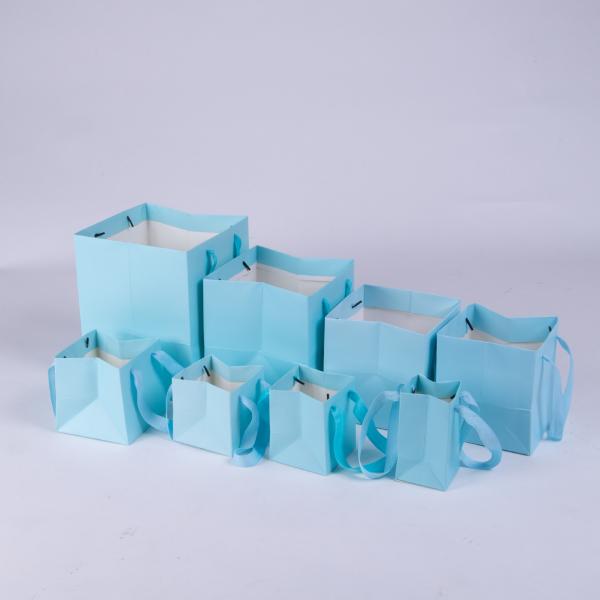 Sac cadeau carré bleu pour vêtements personnalisés, sac d'emballage cadeau en carton blanc, sac à main, supporte différentes tailles