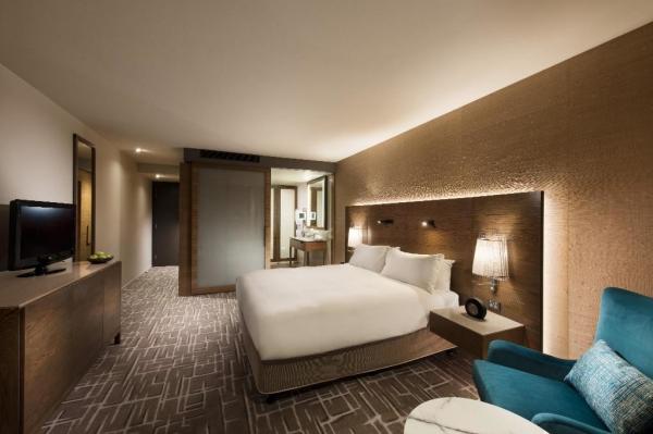 Krong Kep hotel guestroom used furniture double bed with Tv cabinet and Living room Fabric upholstery sofa set