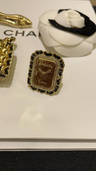 Elegant 18K Gold Plated Square Ring with Swarovsk* Diamond and Leather-Wrapped Chain
