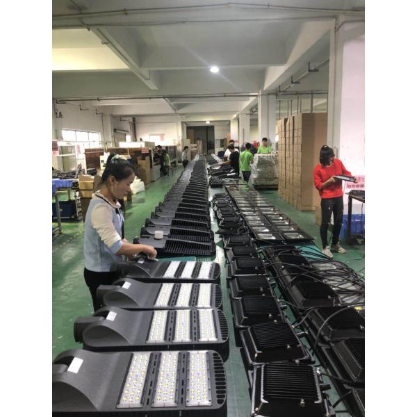 160lm/w Energy Saving Street Lighting , Led Solar Street Light IP65 IK10 30w-180w