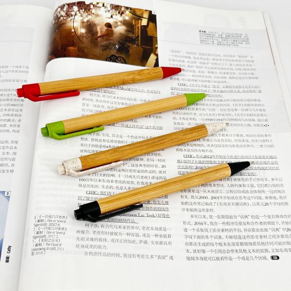 Crayon à bille en bois de bambou créatif en couleurs multiples