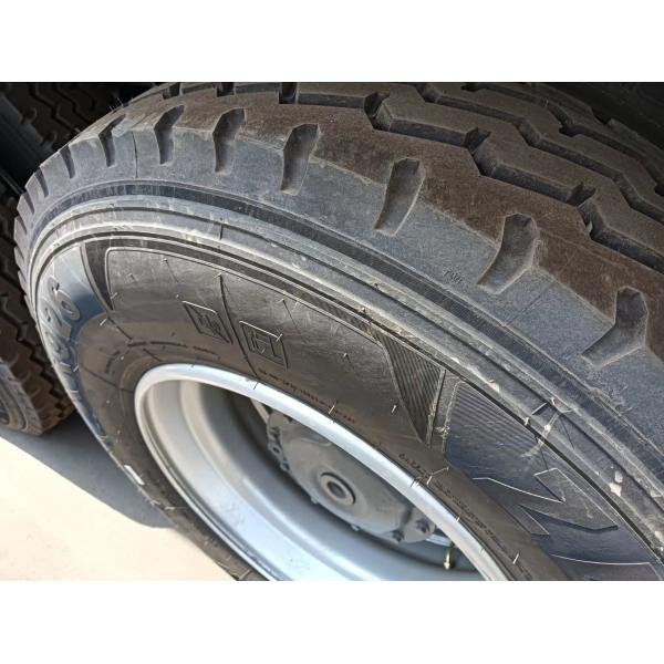 Подержанные грузовики для грузовых автомобилей в Зимбабве Sinotruk Howo Leaf Spring 30CBM Box Right Hand Drive