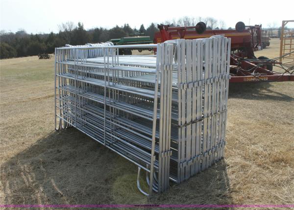 STANDARD 7 BAR GATE*1 3/4″ O.D. round tubular steel