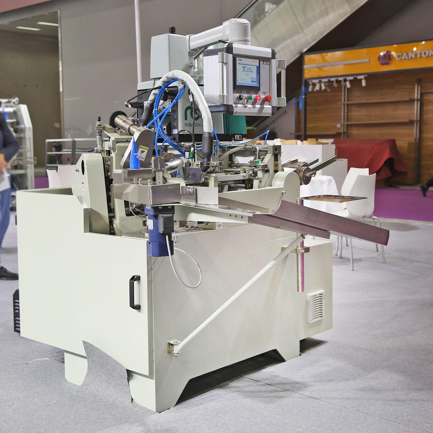 DYK6-B Ice Cream Paper Cone Sleeve Machine with 250 pcs/min Output and Mechanical Chain Drive for 60-150 gsm Materials