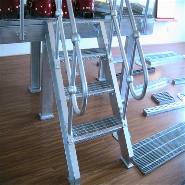 Swaged Pressure Steel Step Treads , Black Locked Metal Treads For Steps