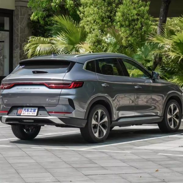 2024 Carro BYD Song Plus DMI Veículo híbrido energético 605km SUV branco EV Acessórios de carro