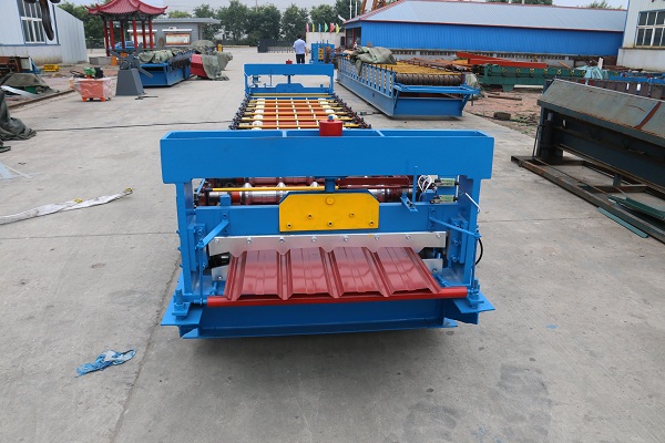 Hihg Power Metal Roof Trapezoidal Sheet Roll Forming Machine Delta PLC Control