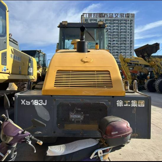 Rodillo compactador de asfalto de un solo tambor con potencia nominal de 55,4 kW para pavimentación precisa en amarillo