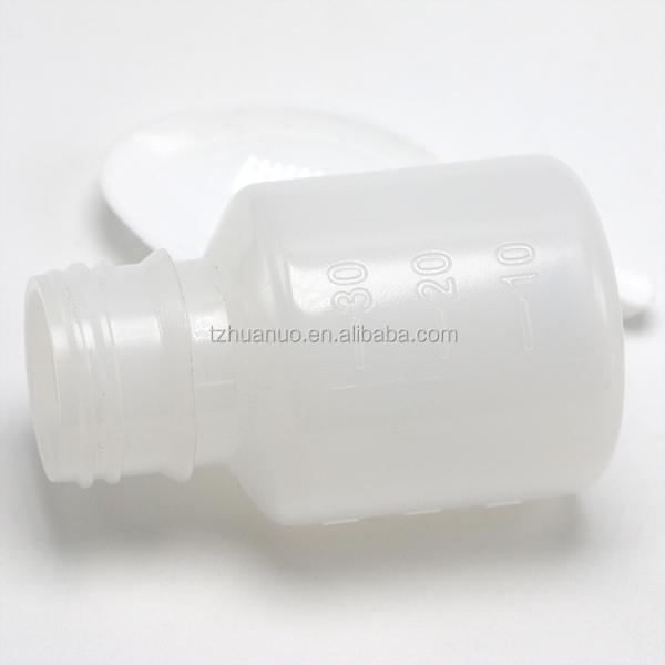 Прозрачная пластиковая бутылка для измерения жидкой медицины с емкостью 30 мл и ложкой