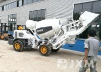 Auto da indústria que carrega o misturador móvel concreto do medidor cúbico do misturador concreto 1,5