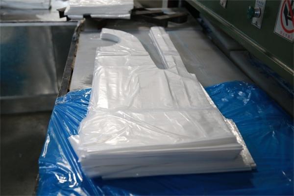 Breathable PE White Disposable Aprons Flat Pack Food Grade Dirt Proof CE Approved