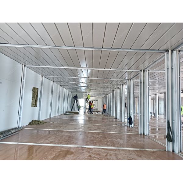 Heat Insulated Construction Site Camp Container Labour Accommodation OEM