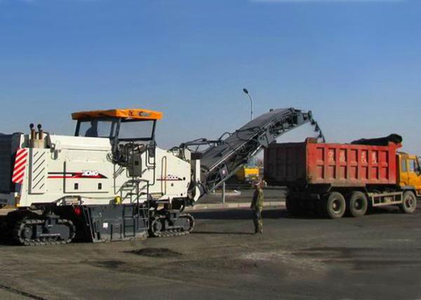 Portable 0 - 7km/h Travel Speed 162KW Asphalt / Concrete Milling Machine Equipment XCMG