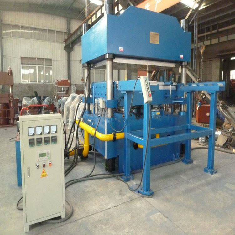 Теннисный мяч прессы касания PLC резиновый вулканизируя делая машину