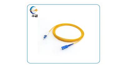 Cable optique à fibre optique de couleur jaune avec échantillonnage rapide Temps de livraison de 3 à 5 jours