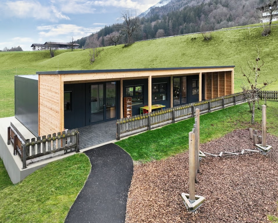 Prefabricated Container Office House with Modern Interior Design for Corporate and Industrial Business Applications