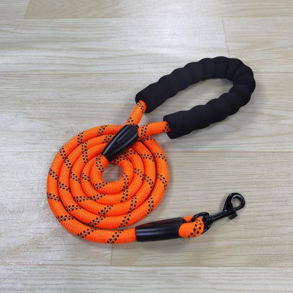 Poliéster exterior Teddy Small Medium Dog Chain dourado reflexivo da corda da tração do animal de estimação