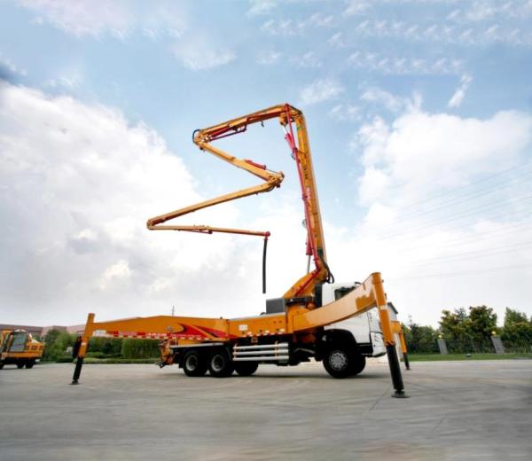 Secondhand Construction Equipment Boom Pump Hb67V for Sale