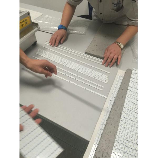 Máquina de corte de alumínio 2600 * 580mm * 980mm do diodo emissor de luz do PWB da placa do V-corte automático