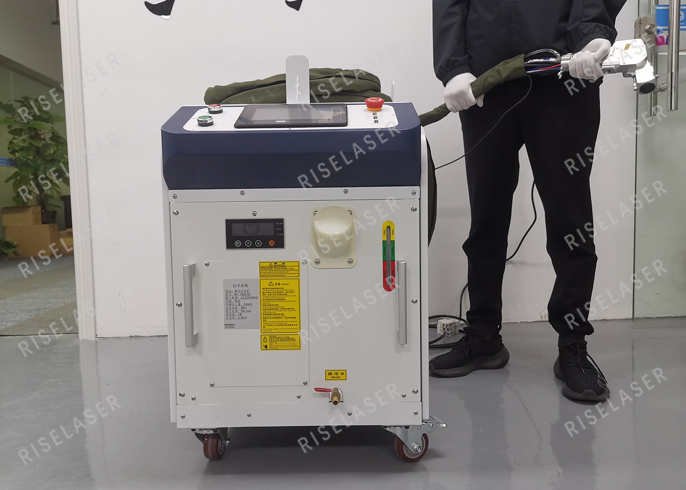 Провод 1500W сварочного аппарата 15m лазера GW IPG Handheld с охладителем воды