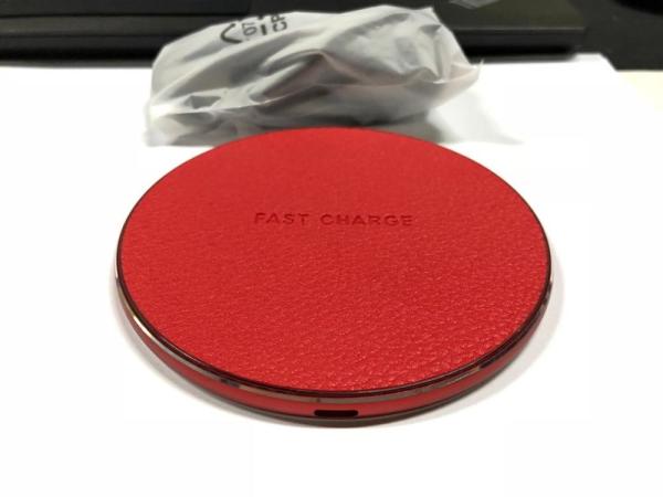 Smart Universal Wireless Phone Charger Red Color Leather Shell Materials Accord With Qi Standard