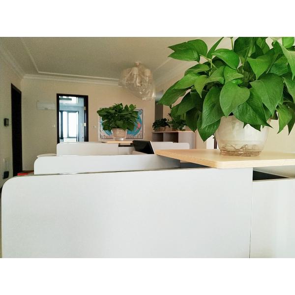 Подгонянное пальто лаборатории рукава форм персонала больницы медиальное короткое