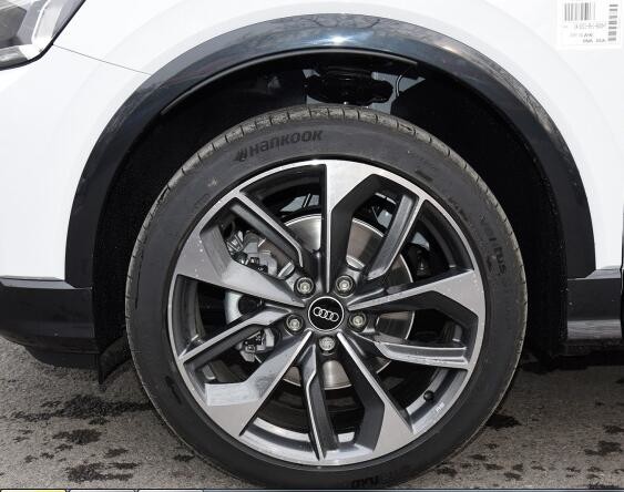 5 Door 5 Seat Audi Q2L 2022 35TFSI  Gasoline Color White Elegant Edition