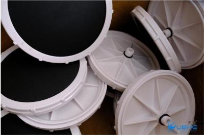 Bolha fina dos difusores do disco da aeração para a lagoa do tratamento de águas residuais