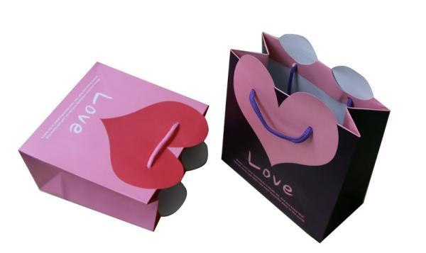 Love heart shape paper carrier bags with matt coat 230gsm artpaper 2 color printing