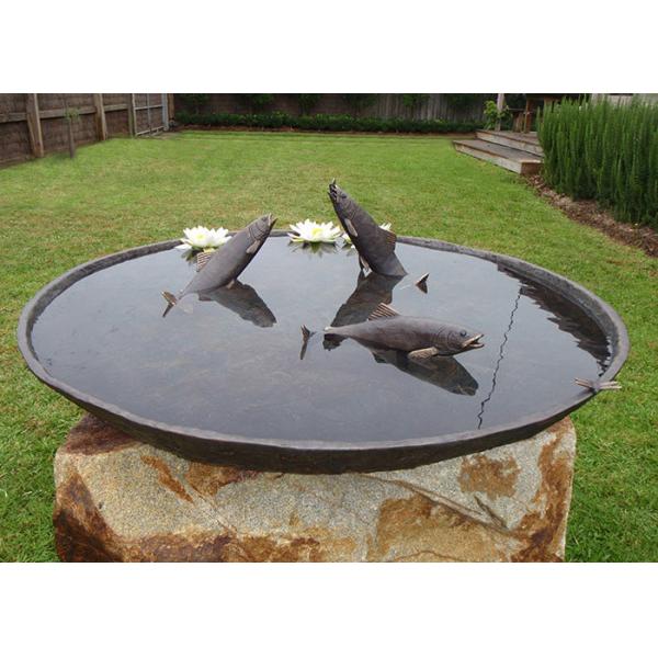 Античные скульптуры лужайки металла фонтана шара статуи бронзы рыб литейного мет