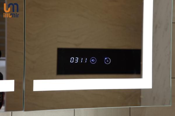 Armário de banheiro montado na parede com estilo moderno leve e tensão 100-240V 50/60HZ