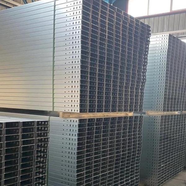 Solid Bottom Cable Tray 100mm Width With Galvanized Construction And Fire Resistance