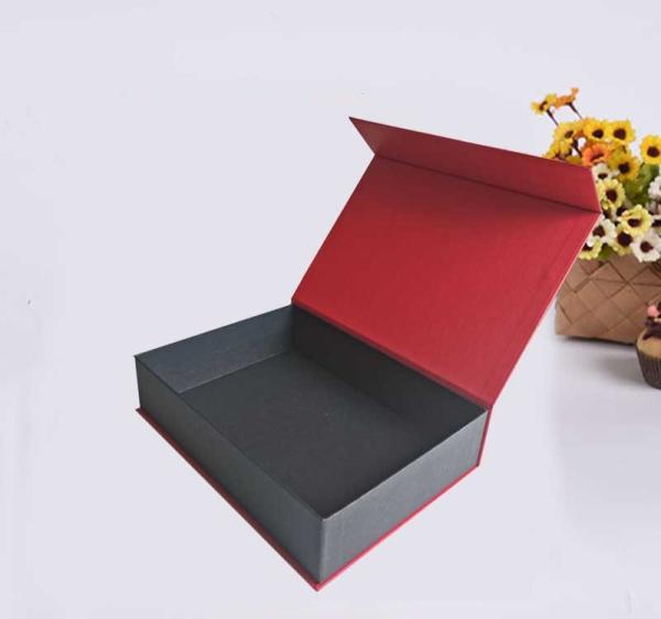 Caixas de presente magnéticas recicladas rígidas do fechamento, empacotamento personalizado dobrável do presente