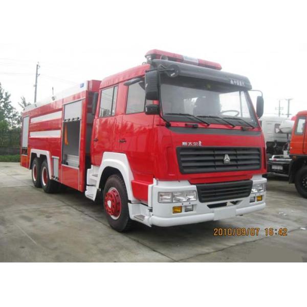 SINOTRUK HOWO Fire Fighting Truck 20CBM 10 Wheels , Rescue Fire Trucks