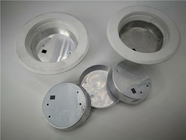 O metal do desenho profundo que carimba o alumínio das peças conduziu a placa leve do meio do dissipador de calor do alojamento
