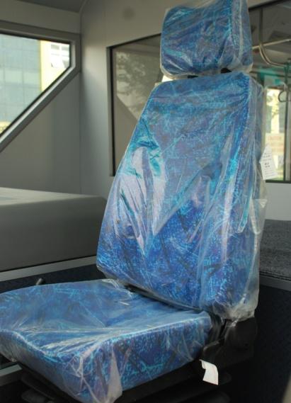 118kW 200L Xinfa Airport Equipment Apron Bus With Aluminum Apron