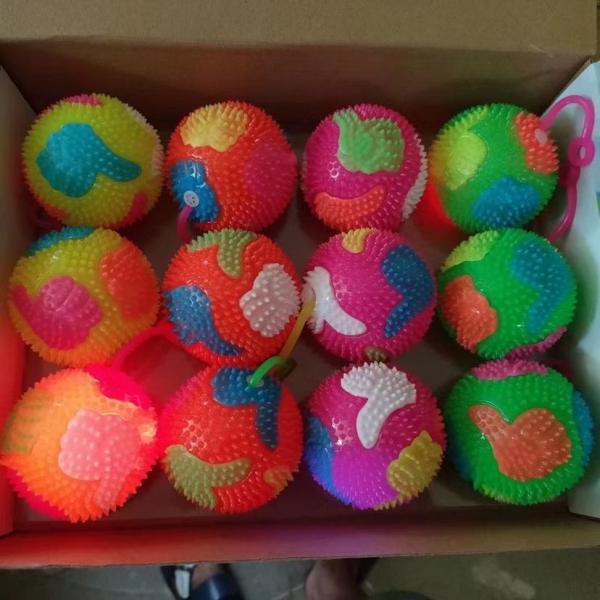 6.5CM/7.5CM LED Flashing Light Spiky Ball Perfect for Kids' Light-Up Celebrations