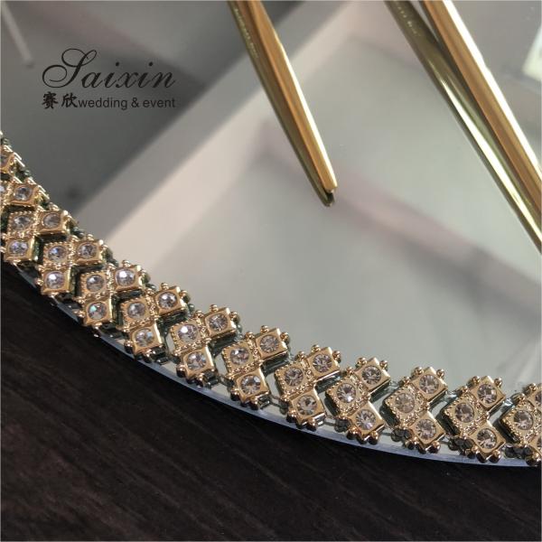 Краснозолотая пластина для зарядки с шариковыми ремнями