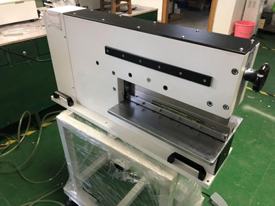 Metal Board PCB Depaneling Machine 580mm Cutting Capacity