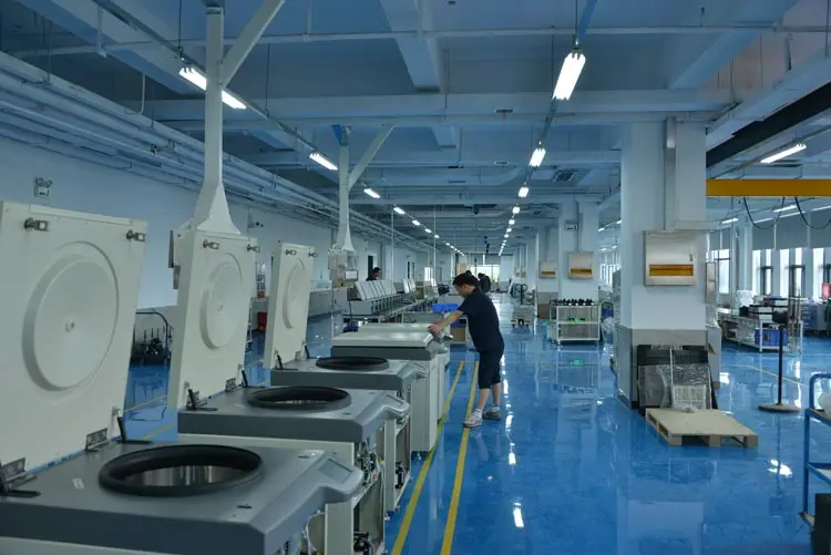 Кровавая сыворотка и плазма Клиника Лабораторная центрифуга L420 с 12x15 мл качающимся ротором