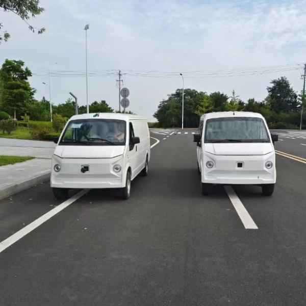 LHD/RHD Electric Mini Bus 5.4 Meters, 7-14 Passenger Van Range Up To 200Km