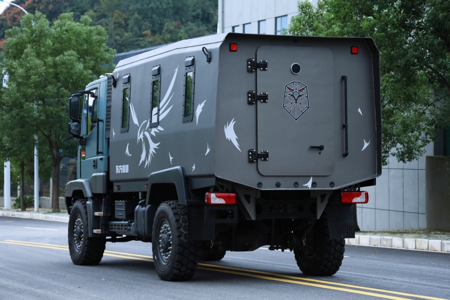 4x4 Off-Road Multi-purpose Square Cabin Personnel Carrier