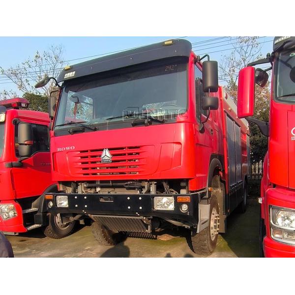 HOWO 4*4 Пожарный грузовик HOWO 5000L Водяная пенная цистерна Пожарный грузовик Мини пожарный грузовик