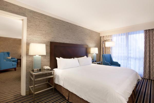Hotel Room Furniture Cherry Wood King size Bed and Desk set in Modern American design style
