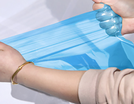 Hubei Haixin Disposable Blue and White PE Apron Waterproof LDPE Material Kitchen Sleeveless Plain Style for Cleaning Wholesale